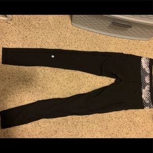Black Lulu leggings with side pockets